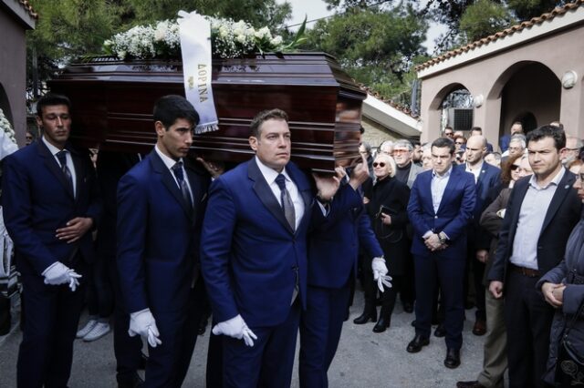 Σε κλίμα συγκίνησης και παρουσία του πρωθυπουργού κηδεύτηκε ο Βασίλης Μουλόπουλος