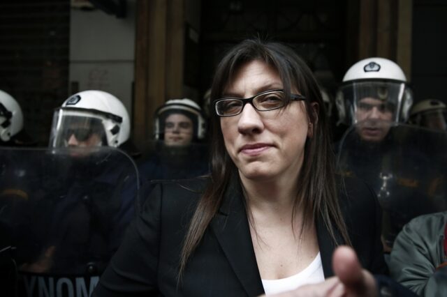 Συμβολαιογράφοι κατά Ζωής Κωνσταντοπούλου