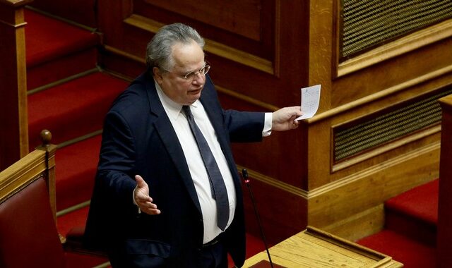 Δεν επιβεβαιώνει ο Κοτζιάς ότι είπε στη Βουλή πως “θα αργήσει η επιστροφή των δύο Ελλήνων”