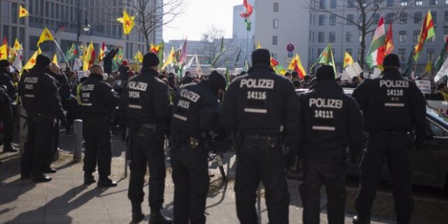 Γερμανία: Σοβαρά επεισόδια σε διαδήλωση υπέρ των Κούρδων