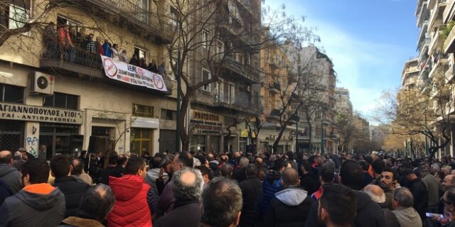 Απεργοί ταξί προπηλάκισαν οδηγό Uber