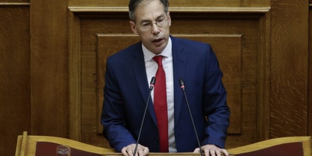 Ειδική συνεδρίαση στη Βουλή για το ποδόσφαιρο προτείνει ο Μαυρωτάς