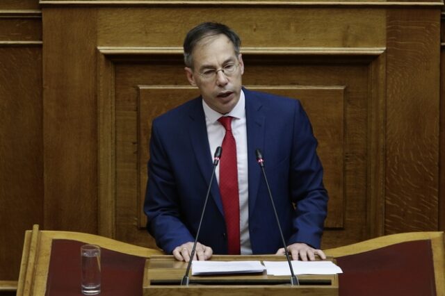 Ειδική συνεδρίαση στη Βουλή για το ποδόσφαιρο προτείνει ο Μαυρωτάς