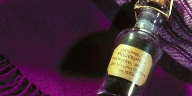 Mια ωδή στον άνθρωπο που έδωσε χρώμα στα ρούχα μας