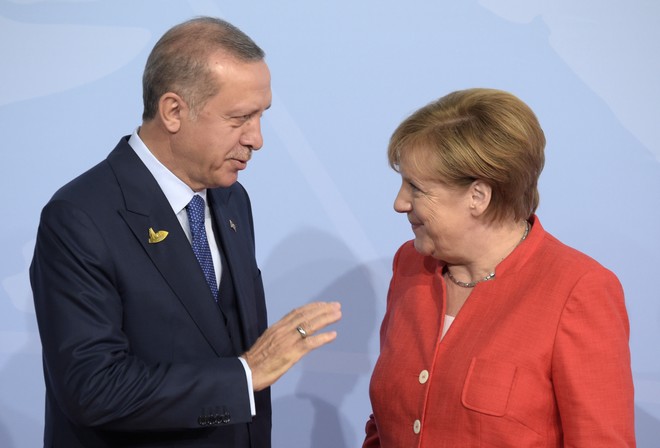 Μέρκελ: “Δύσκολος, αλλά γεωστρατηγικά απαραίτητος εταίρος η Τουρκία”