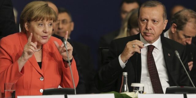 Handelsblatt: Προσπάθειες Μέρκελ να αποφυλακιστούν οι δύο έλληνες στρατιωτικοί – Το θέμα στη σύνοδο της Βάρνας