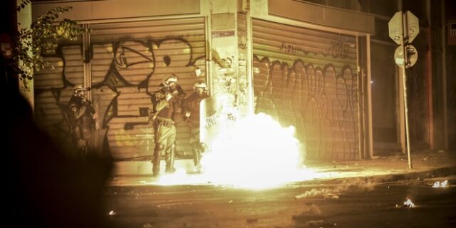 Επίθεση με μολότοφ στον Ιερό Ναό Αγίου Βασιλείου στα Εξάρχεια