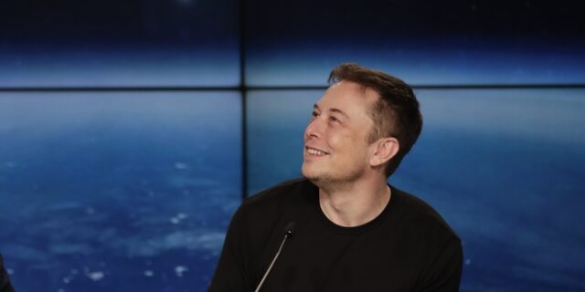 Ο Έλον Μασκ διέγραψε τη σελίδα του SpaceX στο Facebook