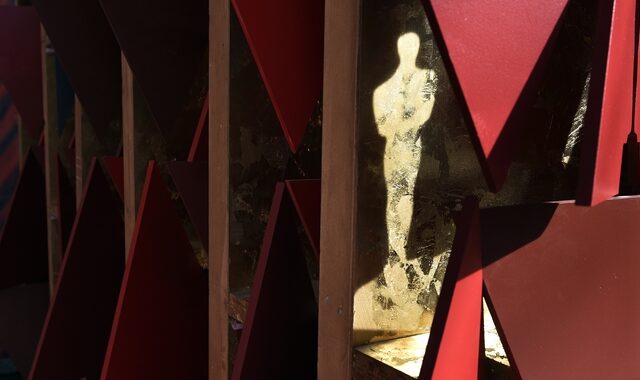 Όσκαρ 2018: Με καρφίτσες κατά της ένοπλης βίας οι σταρ του Χόλυγουντ στην τελετή