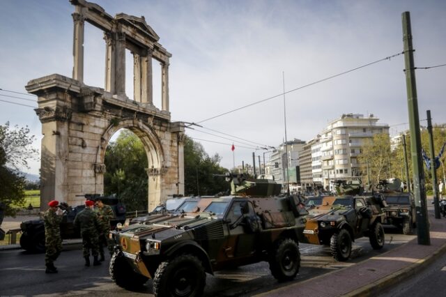 25η Μαρτίου: Εικόνες από τη στρατιωτική παρέλαση στην Αθήνα