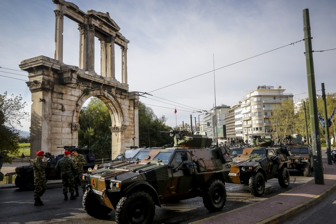 25η Μαρτίου: Εικόνες από τη στρατιωτική παρέλαση στην Αθήνα