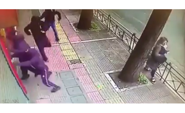 Βίντεο: Η στιγμή της επιδρομής στην Πατησίων