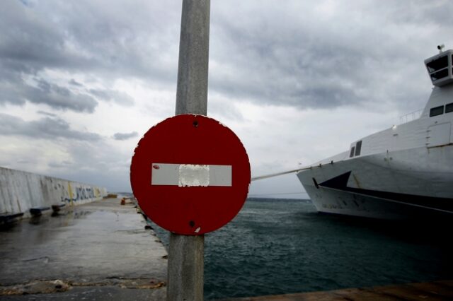 Δεμένα τα πλοία στα λιμάνια: Απαγορευτικό απόπλου λόγω θυελλωδών ανέμων