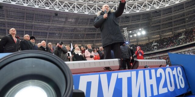 ‘Λαμπρές νίκες’ υπόσχεται στους Ρώσους ο Πούτιν