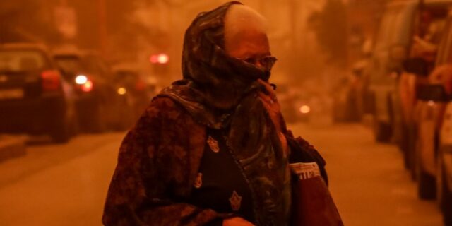 Η αφρικανική σκόνη “έπνιξε” τα πάντα: Υποχωρεί από απόψε – πόσο τοξική είναι