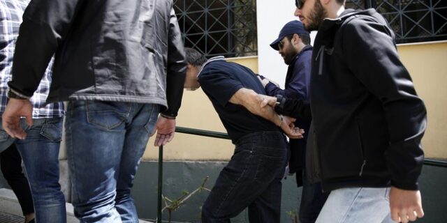 Ισόβια στον πατέρα: “Της έκλεισα το στόμα, χωρίς να το καταλάβω μου έμεινε στα χέρια”