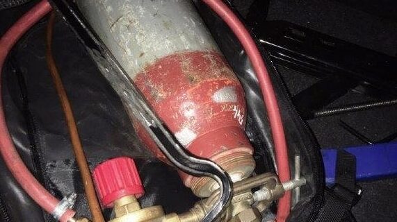 Σεσημασμένοι οι βομβιστές των ATM – Μητέρα με τους δυο της γιους μέλη της συμμορίας