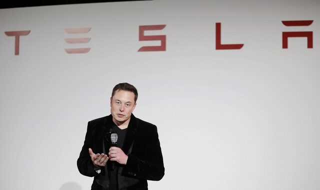 Tesla: Τα μυστικά ραντεβού για το χρυσό deal