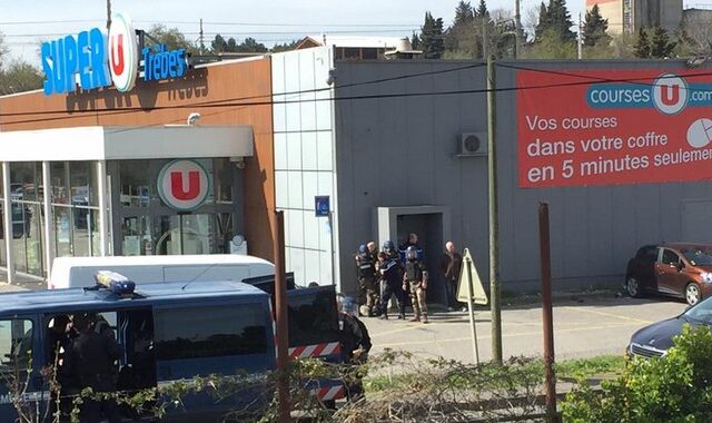 Επίθεση τζιχαντιστή σε σούπερ μάρκετ στη Γαλλία- Νεκροί δύο  όμηροι και ο δράστης