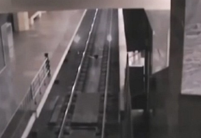 Ανατριχιαστικό βίντεο: Τρένο- φάντασμα κάνει στάση σε σταθμό στην Κίνα