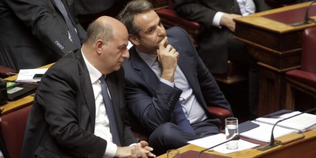 ΝΔ: Σαλμάς, Δαβάκης και ο επόμενος διαγράφεται