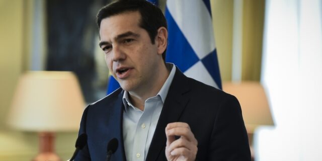 Ούτε βήμα πίσω στη διάταξη για την αναδοχή από ομόφυλα ζευγάρια