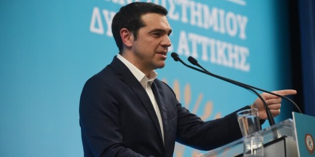 Τσίπρας από τη Σύρο: Εμβληματικό έργο η ενεργειακή επάρκεια των νησιών