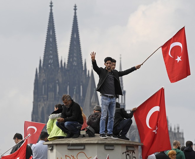 Κυνηγημένοι από τον Ερντογάν ζητούν άσυλο στη Γερμανία