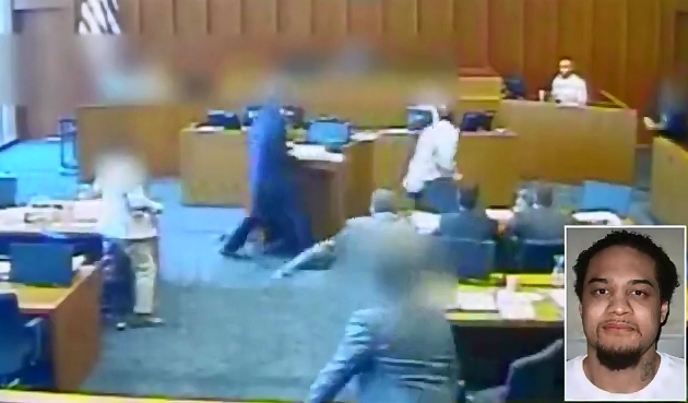 Δικαζόταν, πήρε στυλό, όρμησε σε μάρτυρα και τον σκότωσαν μέσα στο δικαστήριο