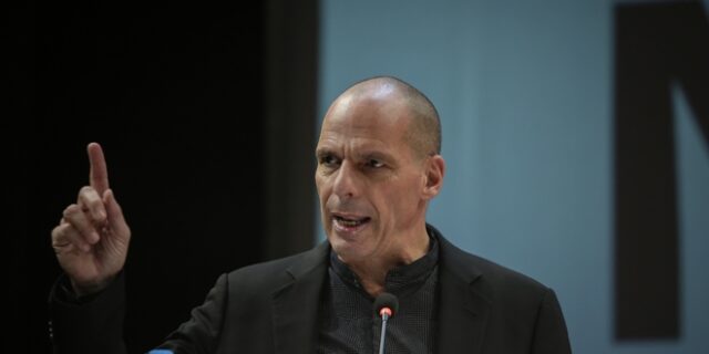Επεισόδιο με οπαδούς του Σώρρα στην παρουσίαση του κόμματος του Βαρουφάκη