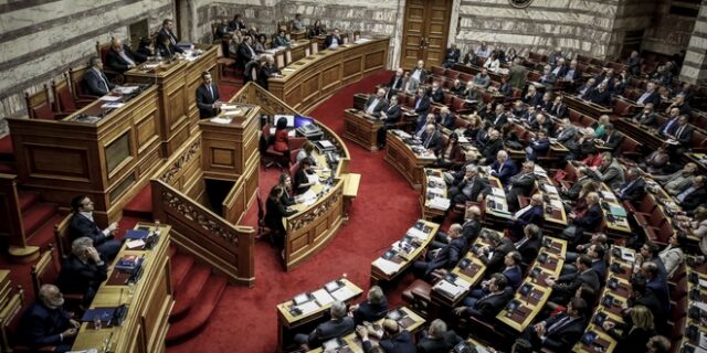 Νέα πρόκληση της ΧΑ στη Βουλή. Πρωτοφανείς ύβρεις. Παρενέβη η φρουρά