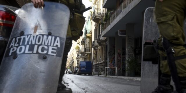 Αντιεξουσιαστές ανακατέλαβαν το κτήριο στην οδό Καλλιδρομίου