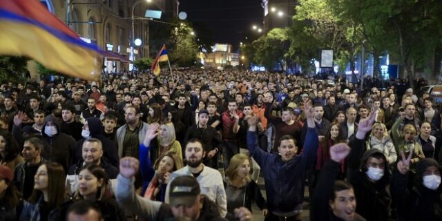 Αρμενία: Χιλιάδες διαδηλωτές στους δρόμους κατά του προέδρου Σαρκισιάν