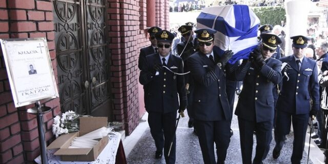 Γιώργος Μπαλταδώρος: To συγκινητικό μήνυμα στο στεφάνι των παιδιών του Σμηναγού