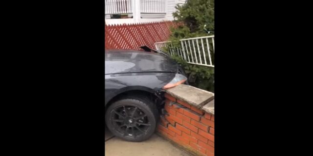 Κρίμα: Έκανε σμπαράλια τη BMW Z4 την μέρα που την αγόρασε