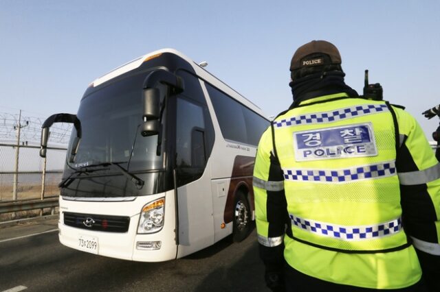 Β. Κορέα: Λεωφορείο με Κινέζους τουρίστες έπεσε από γέφυρα – Φόβοι για πολλούς νεκρούς