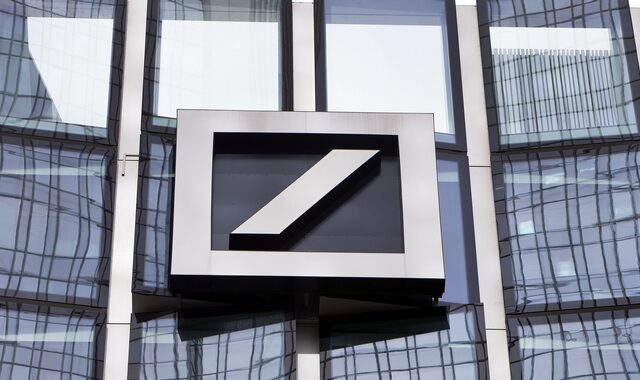 Deutsche Bank: Διαπραγματεύσεις με την Commerzbank για τη σκοπιμότητα συγχώνευσης