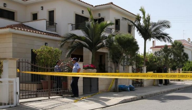Διπλό έγκλημα στην Κύπρο: Βρέθηκαν ρούχα και φονικό όπλο – Κατονομάστηκε 2ος ύποπτος
