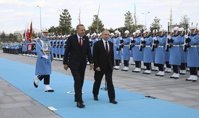 Πούτιν – Ερντογάν δίνουν χέρια για την παράδοση των S-400