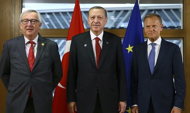 Η Κομισιόν θέλει να κόψει κονδύλια από την Τουρκία