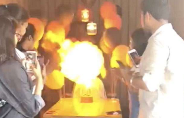 Ινδία: Πήγε να σβήσει τούρτα γενεθλίων και έγινε παρανάλωμα