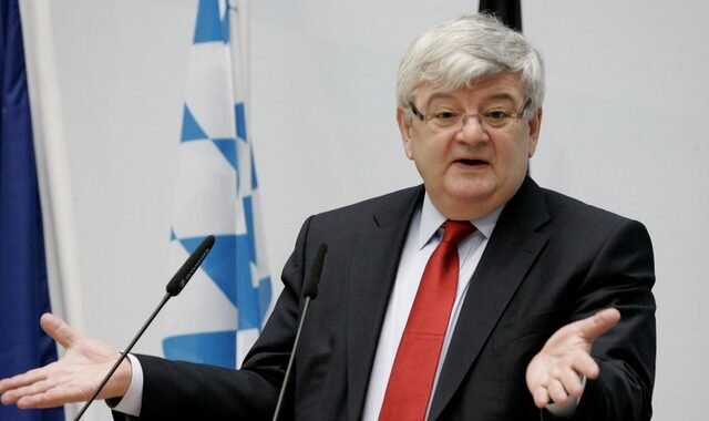 Γιόσκα Φίσερ: Ο “ροκ εν ρόλερ” των Πρασίνων γίνεται 70