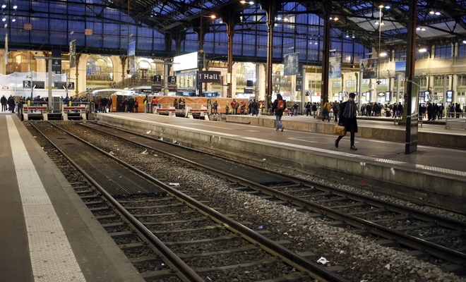 Παραλύει η Γαλλία: Μεγάλη απεργία στους σιδηροδρόμους