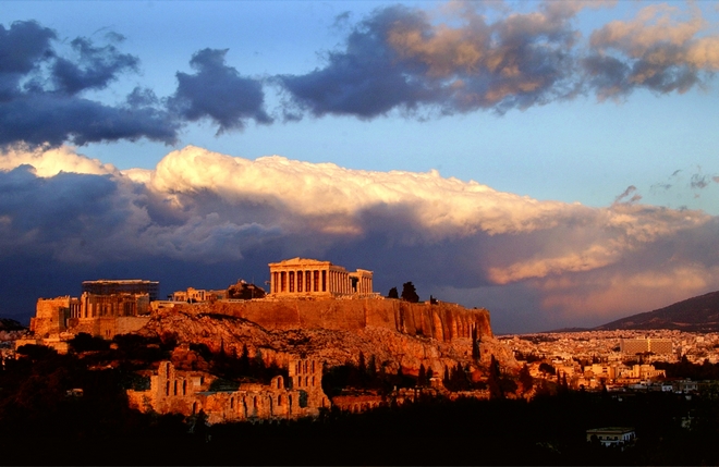 Bloomberg: Το ελληνικό χρέος δεν είναι πια το φόβητρο της Ευρώπης
