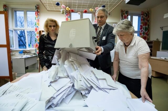 Εκλογές στην Ουγγαρία: Έκλεισαν οι κάλπες – Καταγράφηκε μεγάλη συμμετοχή