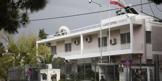 Αιματηρή συμπλοκή στην πρεσβεία του Ιράν: Συνελήφθη ο δράστης- Άκουγε φωνές στο μυαλό του