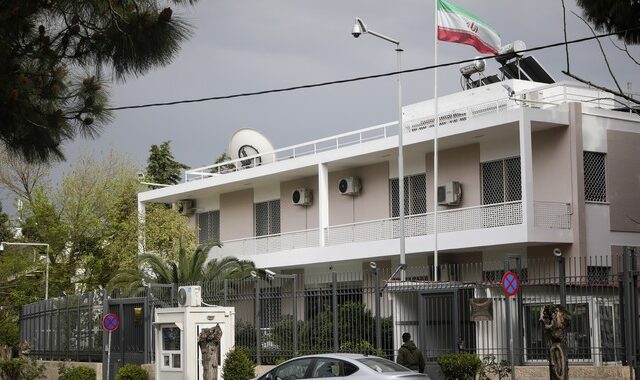 Αιματηρή συμπλοκή στην πρεσβεία του Ιράν: Συνελήφθη ο δράστης- Άκουγε φωνές στο μυαλό του
