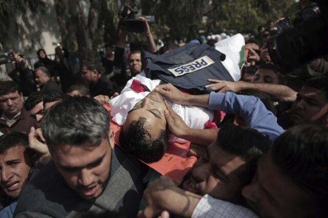 Θύμα ξυλοδαρμού απ’ τη Χαμάς ο παλαιστίνιος δημοσιογράφος που σκοτώθηκε στη Λωρίδα της Γάζας