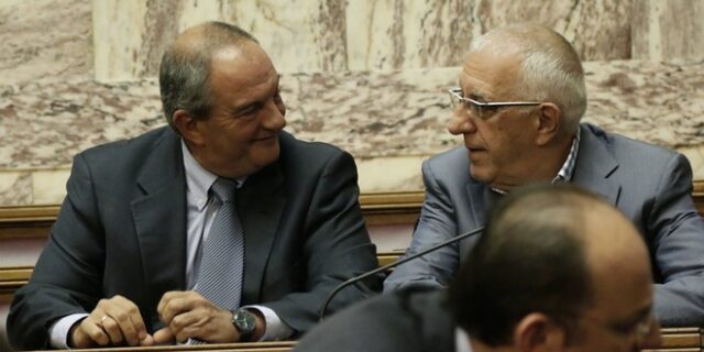 Κακλαμάνης παρουσία Καραμανλή: Θέλουμε τον Μητσοτάκη πρωθυπουργό χωρίς δεκανίκια