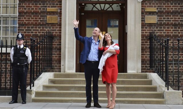Είναι επίσημο: Ο πρίγκιπας Γουίλιαμ και η Κέιτ ανακοίνωσαν το όνομα του μωρού